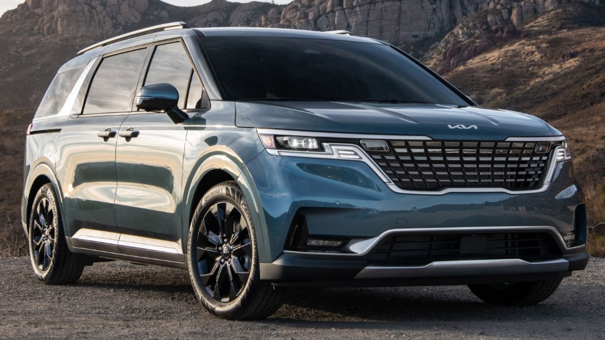 The new fourth-generation Kia Carnival will be showcased at the Auto Expo 2023 and its official launch is likely to take place by mid this year. This premium MPV will be loaded with features up to the brim.