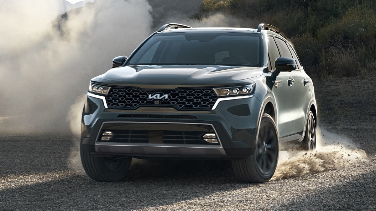 Kia India will exhibit the new-gen Sorento at the Auto Expo 2023 to gauge public interest. The Sorento borrows design cues from Kia’s flagship SUVs and is already on sale in several global markets.