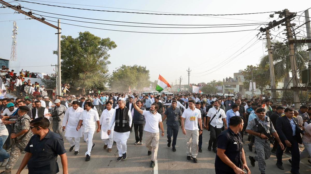 Congress leader Rahul Gandhi and Rajasthan Chief Minister Ashok Gehlot during the Bharat Jodo Yatra in Rajasthan. (Photo: Facebook/AshokGehlot.Rajasthan)