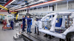 BMW Group begins production of small-series hydrogen-powered vehicle