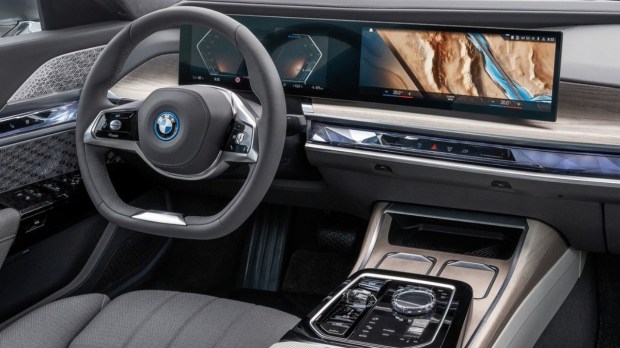 bmw i7 features