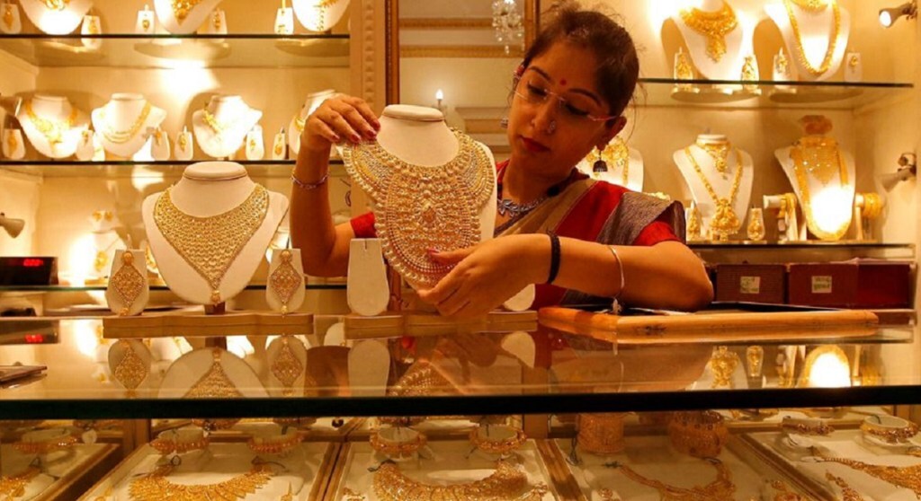 gold jewellery, gold price, organised retailers, sales, revenue, pent-up demand, volume growth, disposable incomes, festive demand, store expansion, inventory, working capital, net worth