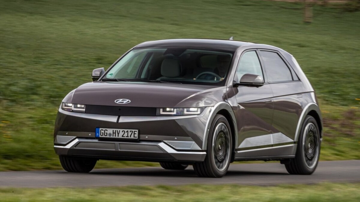 The Ioniq 5 is based on Hyundai’s new Electric-Global Modular Platform (E-GMP). Talking about the powertrain, its electric motor develops 214 bhp and 350 Nm of peak torque. 