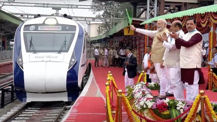 PM Modi flags off Nagpur-Bilaspur Vande Bharat Express