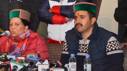 Himachal Pradesh Congress President Pratibha Singh adresses a press conference after the party's victory in State Assembly elections, in Shimla, Thursday, Dec. 8, 2022. Shimla (Rural) MLA Vikramaditya Singh also seen. (PTI Photo)
