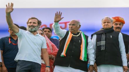 Congress leader Rahul Gandhi with party President Mallikarjun Kharge and Rajasthan CM Ashok Gehlot at a public meeting during the Bharat Jodo Yatra, in Alwar, Monday, Dec. 19, 2022. (PTI Photo)