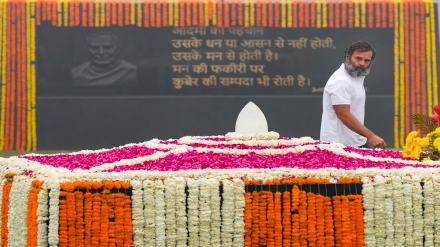 Congress leader Rahul Gandhi pays tribute to former prime minister Atal Bihari Vajpayee at his memorial Sadaiv Atal, in New Delhi, Monday, Dec. 26, 2022. (PTI Photo)
