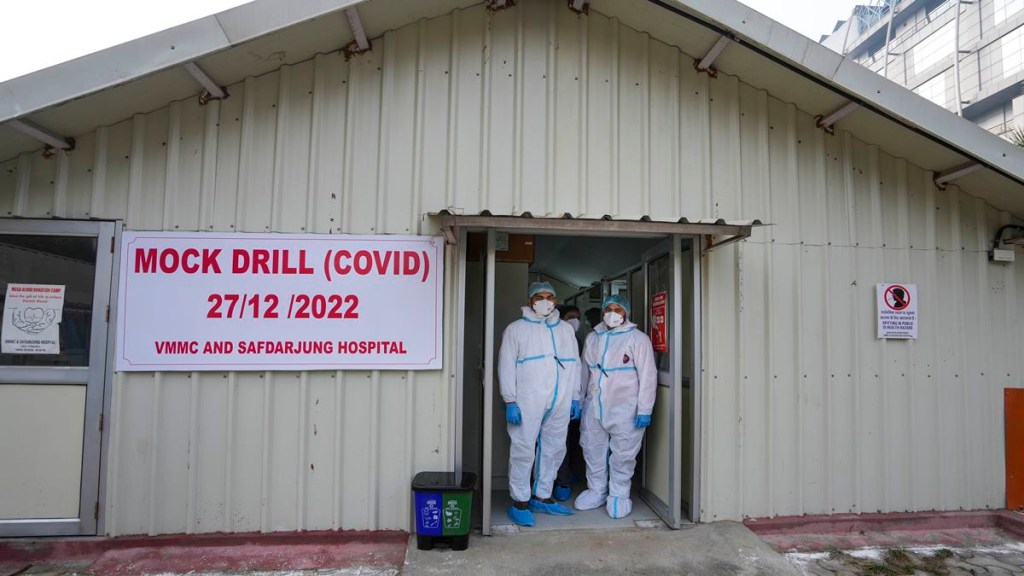 Health workers during a mock drill for COVID-19 preparedness, at Safdarjung hospital in New Delhi, Tuesday, Dec. 27, 2022. (PTI Photo)
Health workers during a mock drill for COVID-19 preparedness, at Safdarjung hospital in New Delhi, Tuesday, Dec. 27, 2022. (PTI Photo)