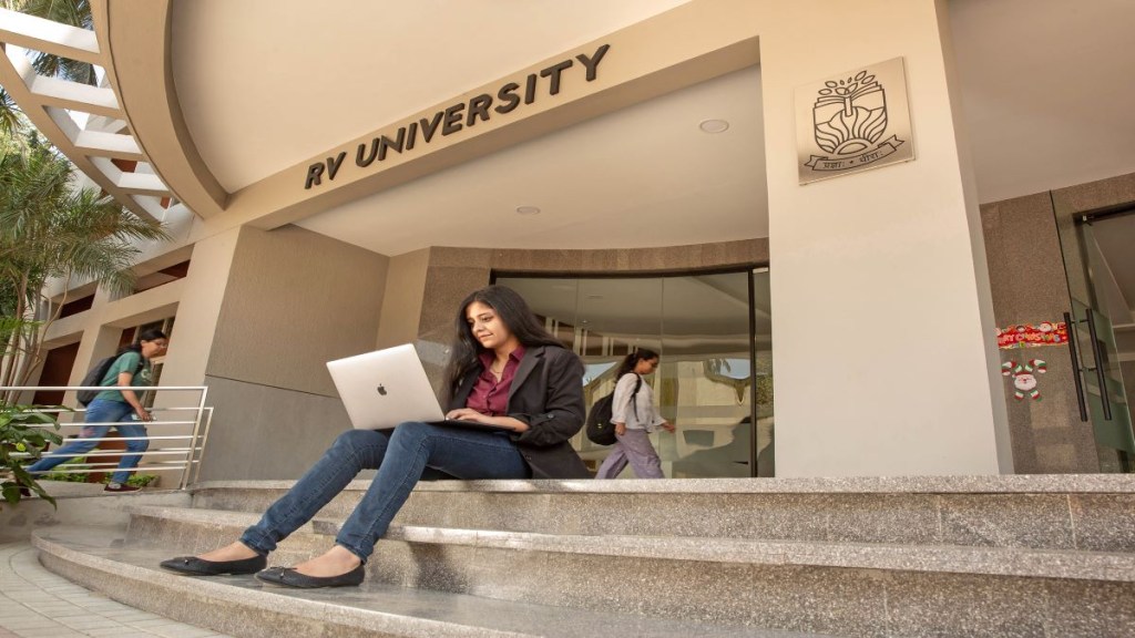 Candidates can apply through the online application available on the University’s website. Candidates can apply through the online application available on the University’s website.
