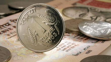 Rupee rises 6 paise to close at 82.69 against US dollar Rupee rises 6 paise to close at 82.69 against US dollar