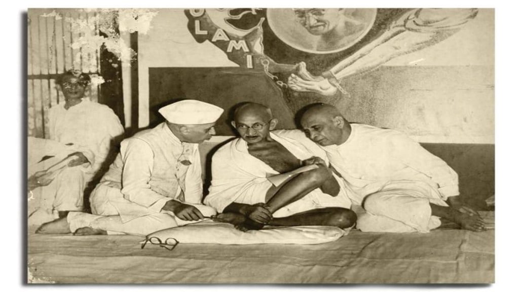 Sardar Patel with Mahatma Gandhi and Pandit Nehru. (Photo: sardarpatel.nvli.in) Sardar Patel with Mahatma Gandhi and Pandit Nehru. (Photo: sardarpatel.nvli.in)