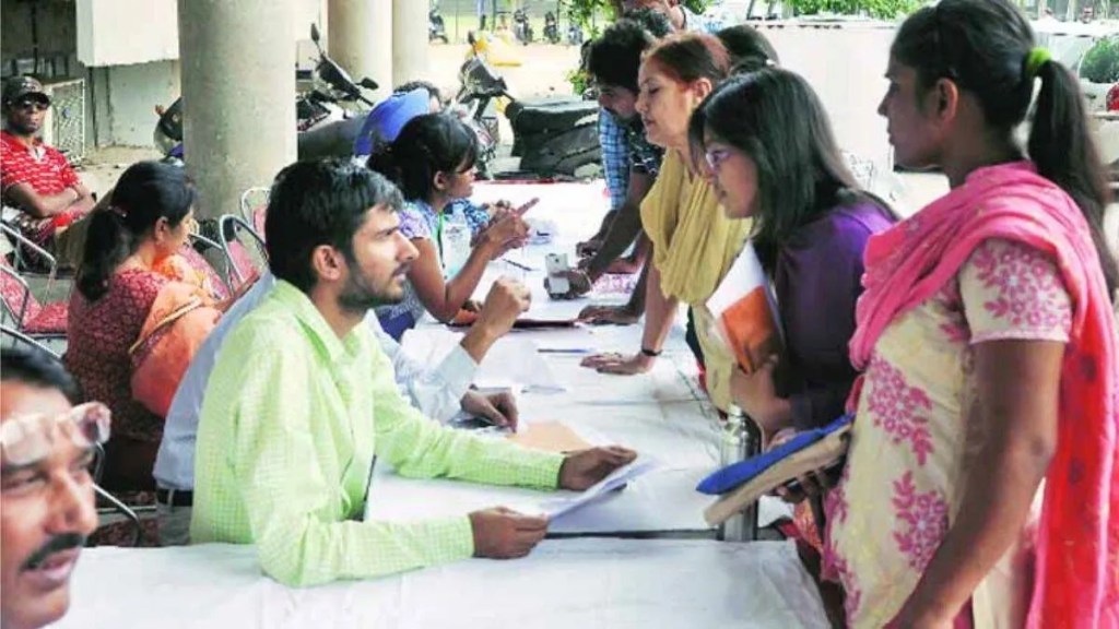 The process of applying to college involves several tasks.
