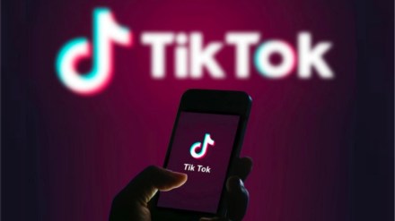 The bill, sponsored by Senator Josh Hawley, a Missouri Republican, underscores fears that TikTok and its parent, ByteDance Ltd., could share information on US users with Chinese authorities.