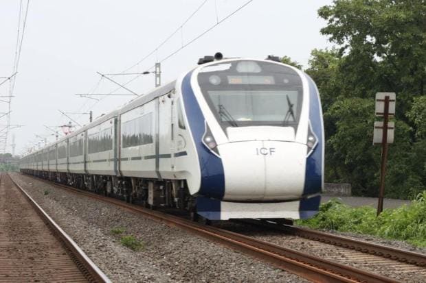 The train with 16 coaches, covers 564 km in 7.5 hours and can cut down on travel time by about three hours compared to other scheduled trains on the route. It will make a stoppage at Malda, Bolpur, and Baroi. (Twitter/NarendraModi)