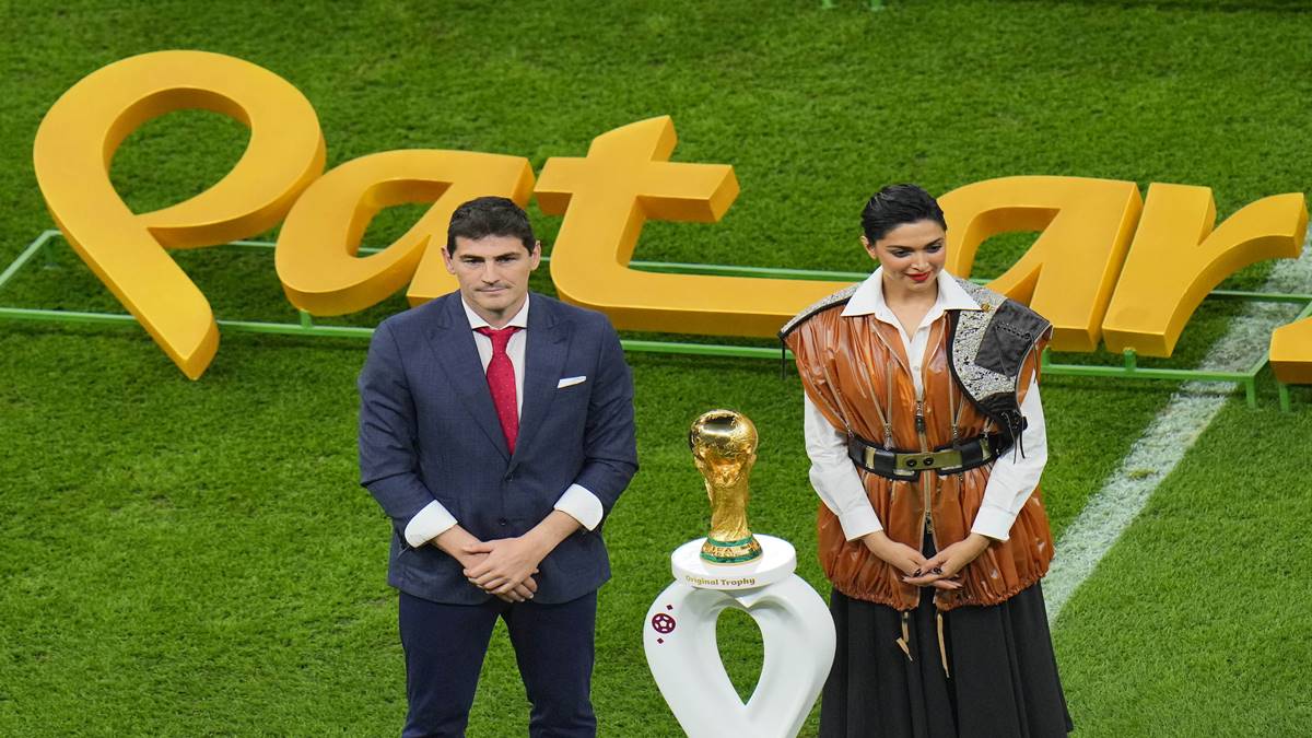 FIFA, World Cup, Deepika Padukone, unveil, trophy FIFA, World Cup, Deepika Padukone, unveil, trophy