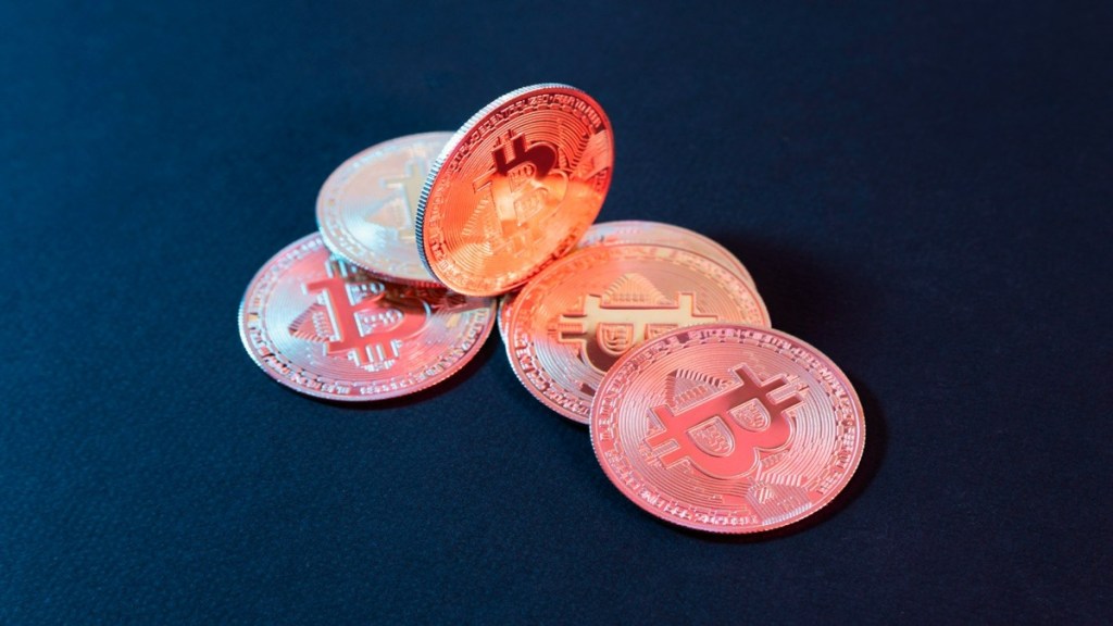 BIS researchers said blockchain data analysis found that the largest holders of bitcoin often sold while smaller players were buying