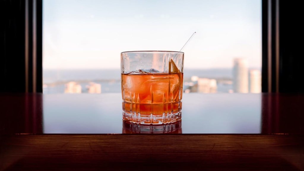 cocktail, cocktail ice, cocktail garnishing, importance of ice in whisky, whisky, rum, bacardi, best alcohol, lifestyle