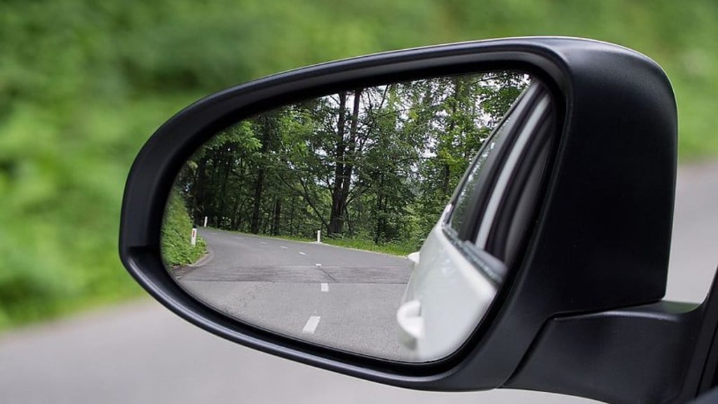 This is how you must adjust your car mirrors properly