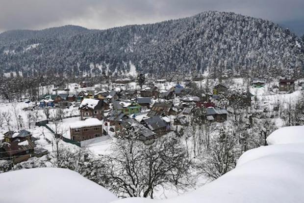 At minus 3.4 degrees Celsius, Srinagar on Tuesday recorded the coldest night of the season so far as the mercury settled below the freezing point across Kashmir Valley. (PTI Image)