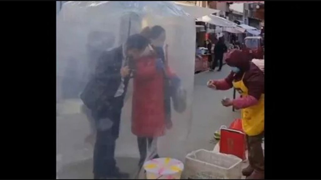 covid, Covid viral video, coronavirus viral video, china couple covid, china couple viral video, china covid cases