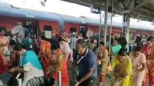 Kashi Tamil Sangamam, Watch, delegates, traditional dance, Jabalpur railway station