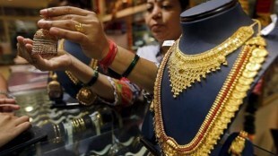 loans, gold, gold loan, gold prices, personal loan, credit score, fluctuations in gold prices
