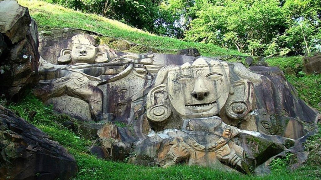 Unakoti means ‘one less than one crore’ in Hindi and Bengali and it is believed that many rock carvings are present here. Unakoti means ‘one less than one crore’ in Hindi and Bengali and it is believed that many rock carvings are present here.