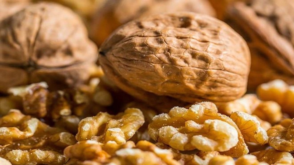 Walnuts, brain, stress, brain booster, research, health