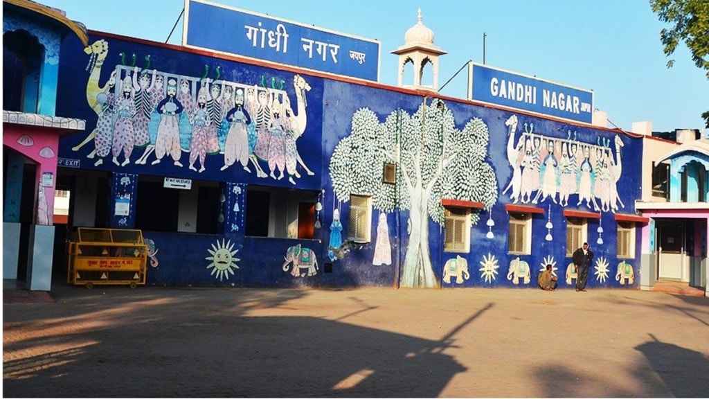 women staff railway station, india first women staff railway station, north western railway, jaipur, gandhinagar railway station, rajasthan gandhinagar railway station, gandhinagar jaipur railway station, women empowerment,