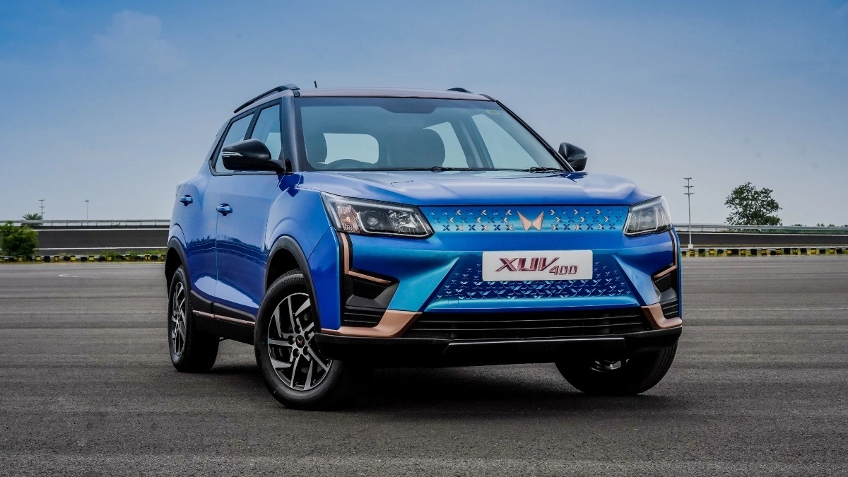 2022-Mahindra-XUV400-electric-SUV-1