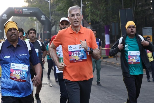 Niranjan Hiranandani, co-founder and MD, Hiranandani Group of Companies participated in the Dream run in Mumbai Marathon. (Express Photo by Amit Chakravarty(