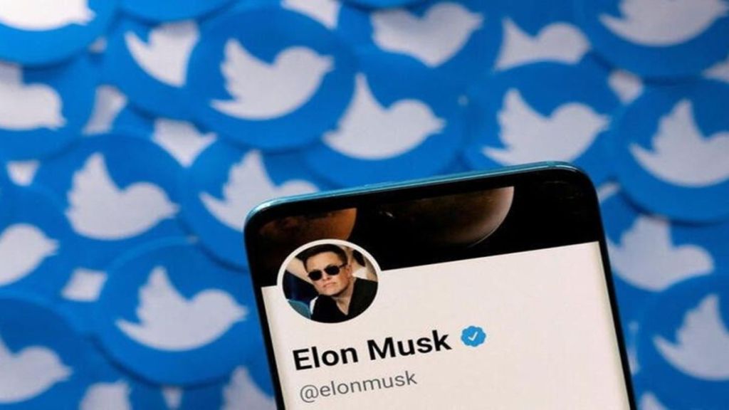The drop in Twitter’s revenue was first reported by the technology newsletter Platformer on Tuesday.