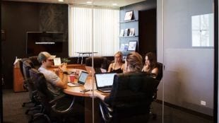 It saw a surge in demand for white-collar gig roles in administrative assistants, industry experts for e-commerce companies, technical skills workers, analytics, and data scientist (image source: Unsplash)