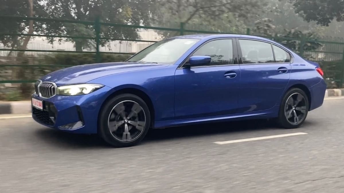 The new BMW 3 Series Gran Limousine gets the M Sport package as standard, which includes dual-tone 18-inch alloy wheels. It sports a signature swooping roofline and being a LWB version offers a spacious cabin and better legroom for the rear passengers.