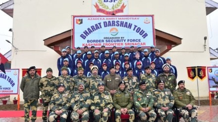 BSF organises Bharat Darshan tours for Kashmiri students as part of Civil Action Programme BSF organises Bharat Darshan tours for Kashmiri students as part of Civil Action Programme