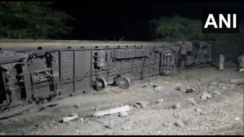 Bandra Terminus Jodhpur Suryanagri Express derail