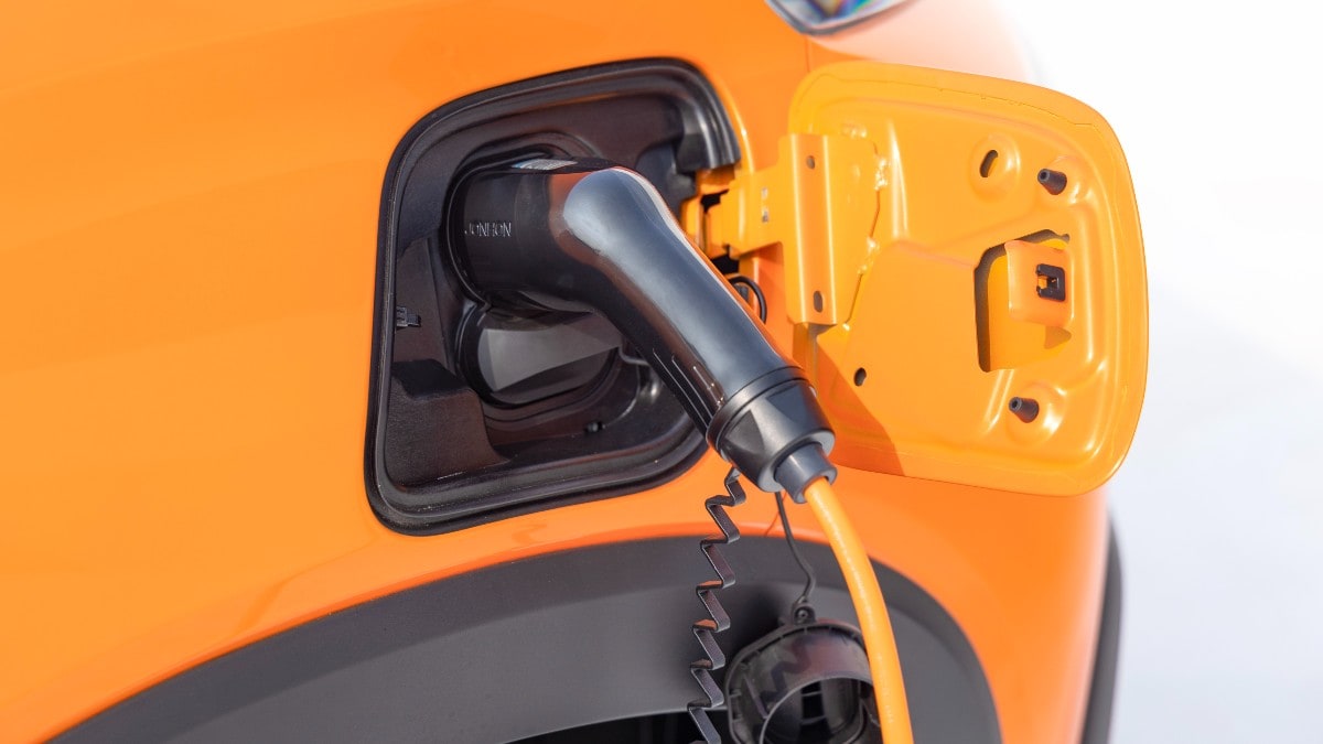 The new Citroen eC3 EV gets a 29.2 kWh LFP battery pack and its ARAI-certified range is 320 km per charge. It gets a single front axle-mounted electric motor that develops 56 bhp and 143 Nm of peak torque. The eC3 EV has a top speed of 107 kmph and it gets two driving modes, Eco and Standard, along with a re-gen braking system.