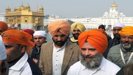 Congress leader Rahul Gandhi visits Golden Temple to pay obeisance during the party's Bharat Jodo Yatra, in Amritsar on Tuesday. (ANI Photo)