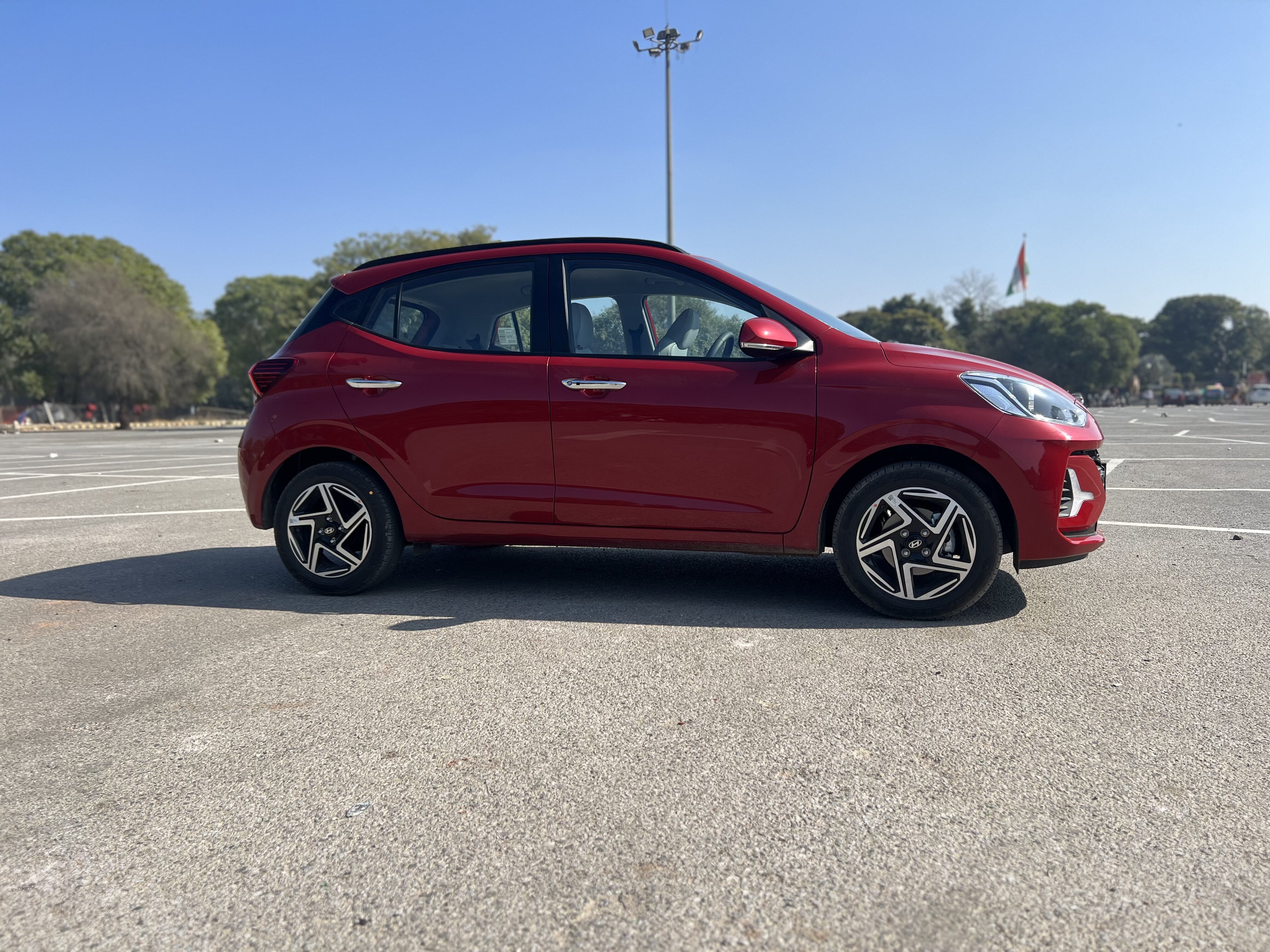 Hyundai has introduced new features and updated the design, but the USP of the 2023 Grand i10 Nios is that it now comes standard with four airbags, a first in the segment, and six airbags for the top trim.