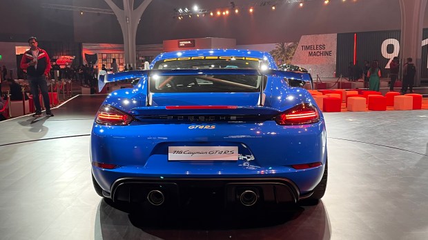 The rear window is made of lightweight glass material and so are the door panels with textile opening loops and nets on the storage compartments. There are new air intakes just behind the windows on either side of the car.