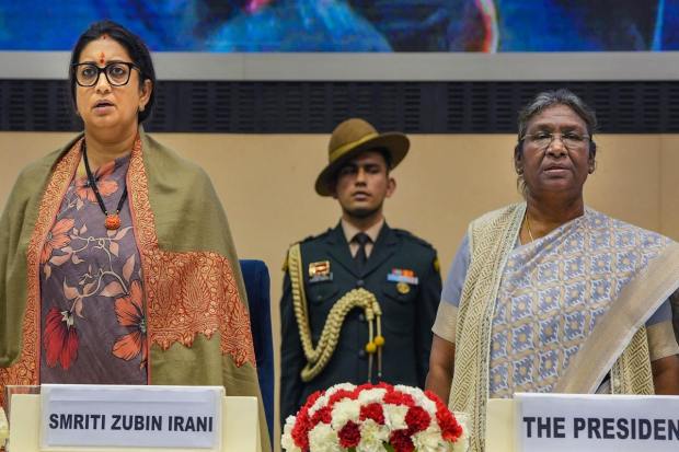 New Delhi: President Droupadi Murmu with Union Minister Smriti Irani during the Pradhan Mantri Rashtriya Bal Puraskar ceremony, in New Delhi, Monday, Jan 23, 2023. (PTI Photo/Atul Yadav) 