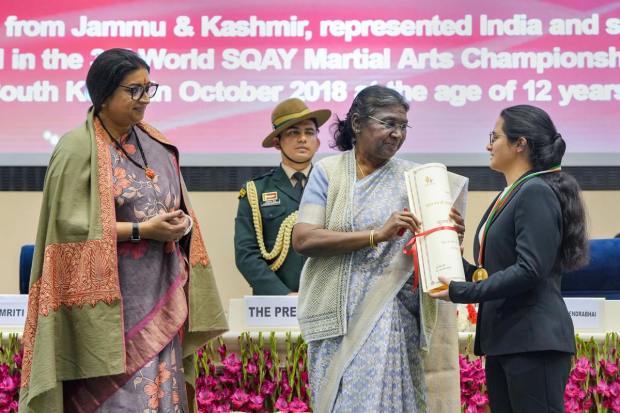 New Delhi: President Droupadi Murmu with Union Minister Smriti Irani presents Pradhan Mantri Rashtriya Bal Puraskar to Hanaya Nisar, in New Delhi, Monday, Jan 23, 2023. (PTI Photo/Atul Yadav) 