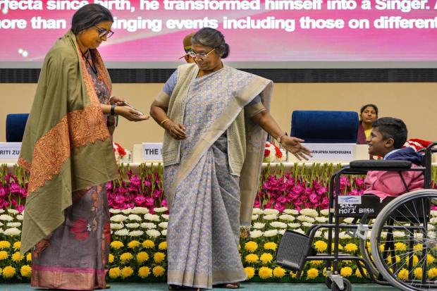 New Delhi: President Droupadi Murmu with Union Minister Smriti Irani presents Pradhan Mantri Rashtriya Bal Puraskar to AAdithya Suresh, in New Delhi, Monday, Jan. 23, 2023. (PTI Photo/Atul Yadav)