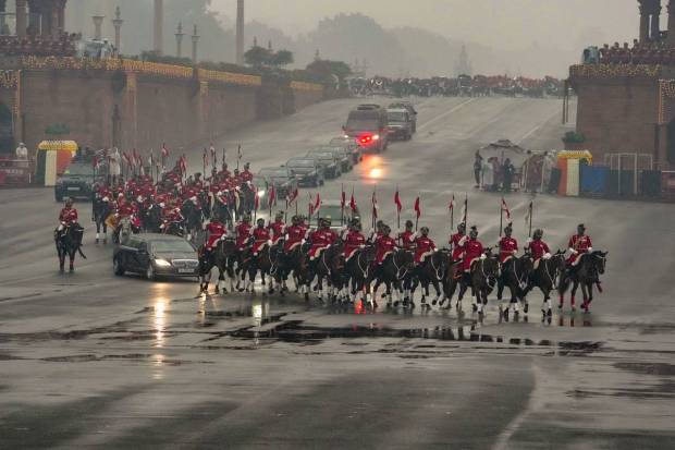 New Delhi: President Droupadi Murmu with her bodyguards arrives for the Beating Retreat ceremony, at Vijay Chowk in New Delhi. (PTI Photo)