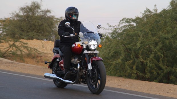 Royal Enfield Super Meteor 650 seats