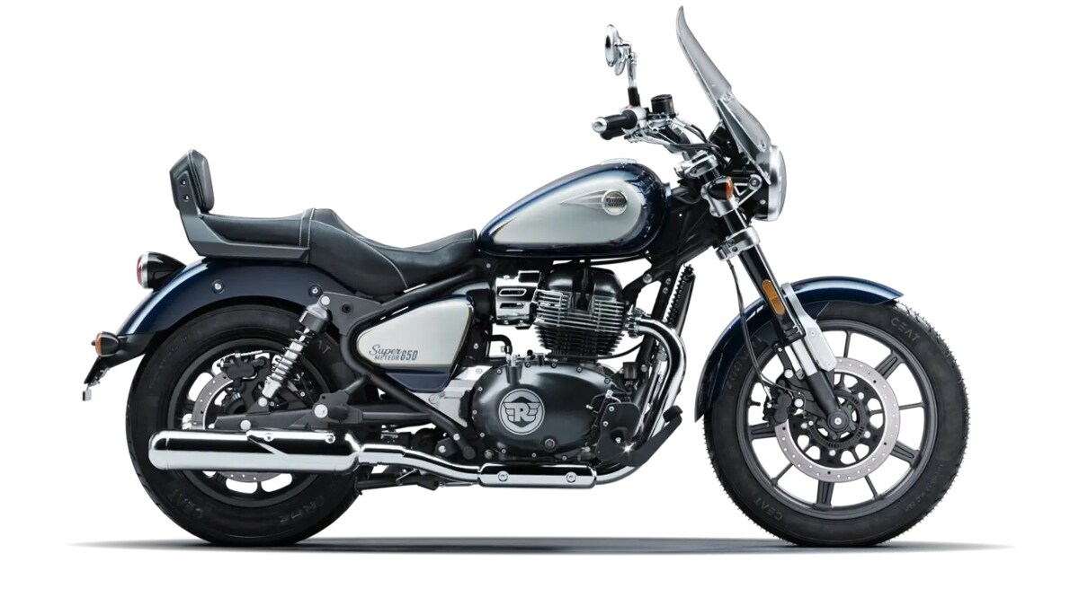 Finally, we have the Super Meteor 650 Tourer with the Celestial Blue colour shade.