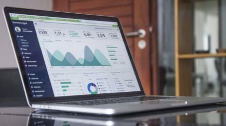 With the movement towards increasing internet usage, the US advertising industry is undergoing rapid digital transformations (Image source: Unsplash)