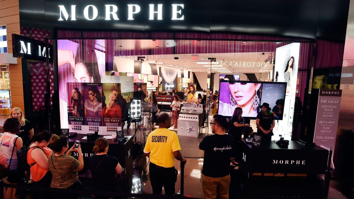 The company’s descent from beauty-world darling known for its accessibly priced eye shadow palettes and frenzied store openings once again shows the danger of betting on social media buzz.