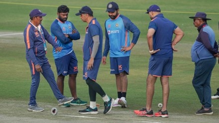  Indian captain Rohit Sharma with Coach Rahul Dravid and teammates during a practice session ahead of the ODI cricket match against New Zealand, in Indore (Photo Credits: PTI)