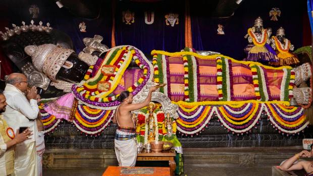 Welcoming the new year rituals were held at other temples in India as well. A priest performed 'aarti' at Lord Venkateswara on the occasion of 'Vaikunta Ekadashi', at a temple in Bengaluru. 